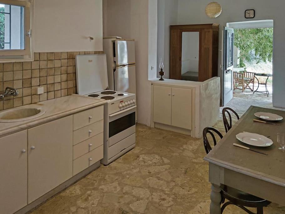 Στούντιο Σε Πέτρινο Σπίτι, Κοντά Σε Παραλία Apartamento Kyparissia Exterior foto