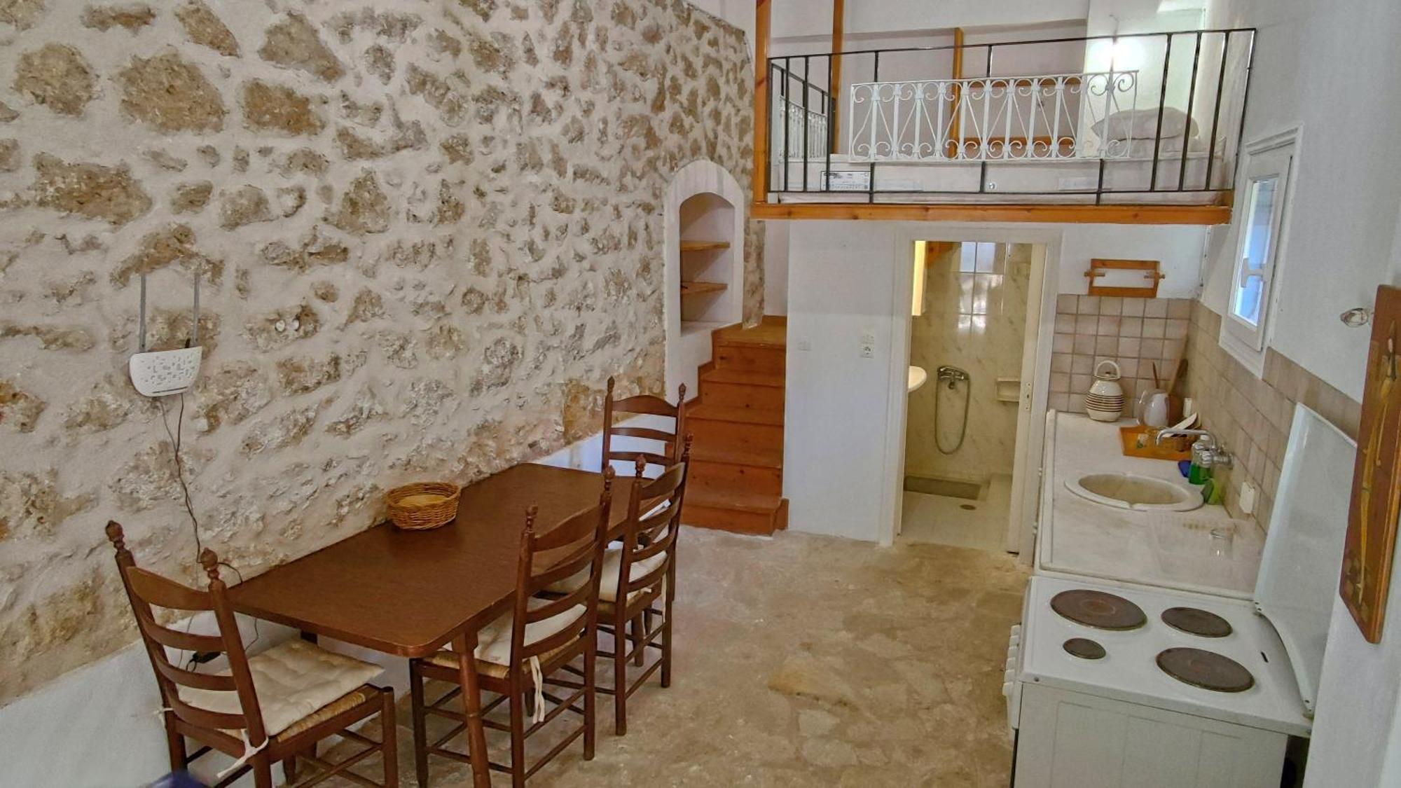 Στούντιο Σε Πέτρινο Σπίτι, Κοντά Σε Παραλία Apartamento Kyparissia Exterior foto